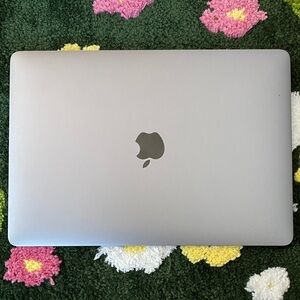 Apple MacBook Air - Sleek Silver Design